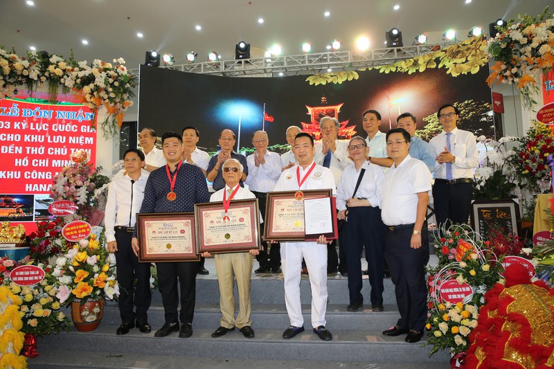 Tập đoàn Hanaka đón nhận 3 bằng Kỷ lục Quốc gia về Khu lưu niệm và Đền thờ Chủ tịch Hồ Chí Minh