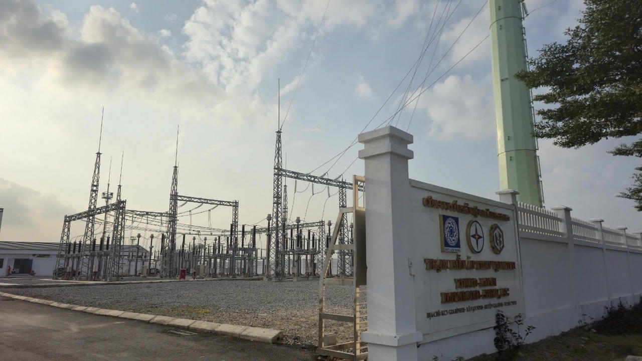 Cổng trạm biến áp.